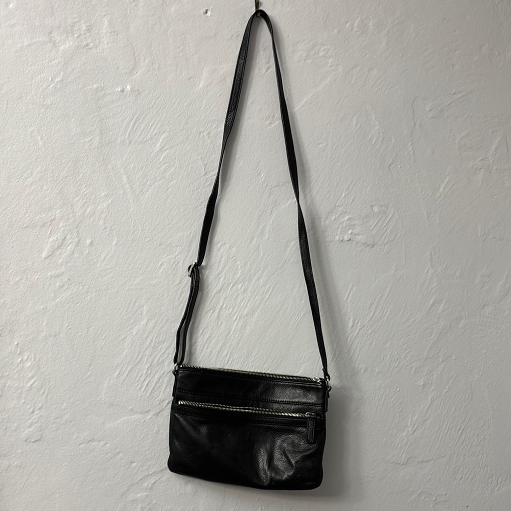 Sleek Black Leather Shoulder Bag
